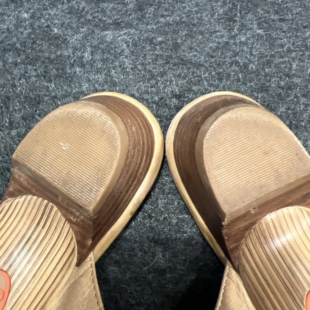 Sofft Studded Multicolor Leather Kitten Heel Slipon Sandal Size 8 Bohemian Comfy - Picture 7 of 9